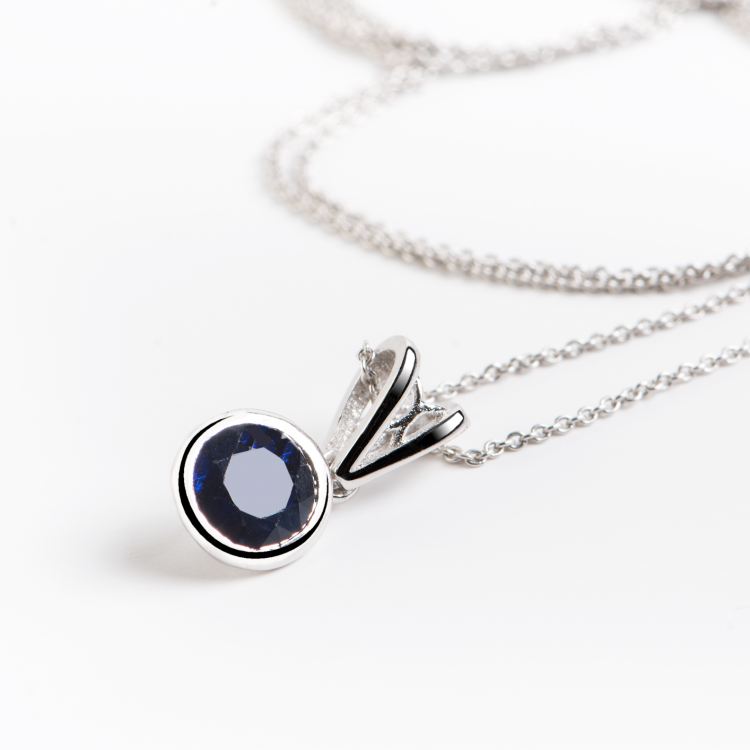 18k White Gold Pendant with Natural Blue Sapphire