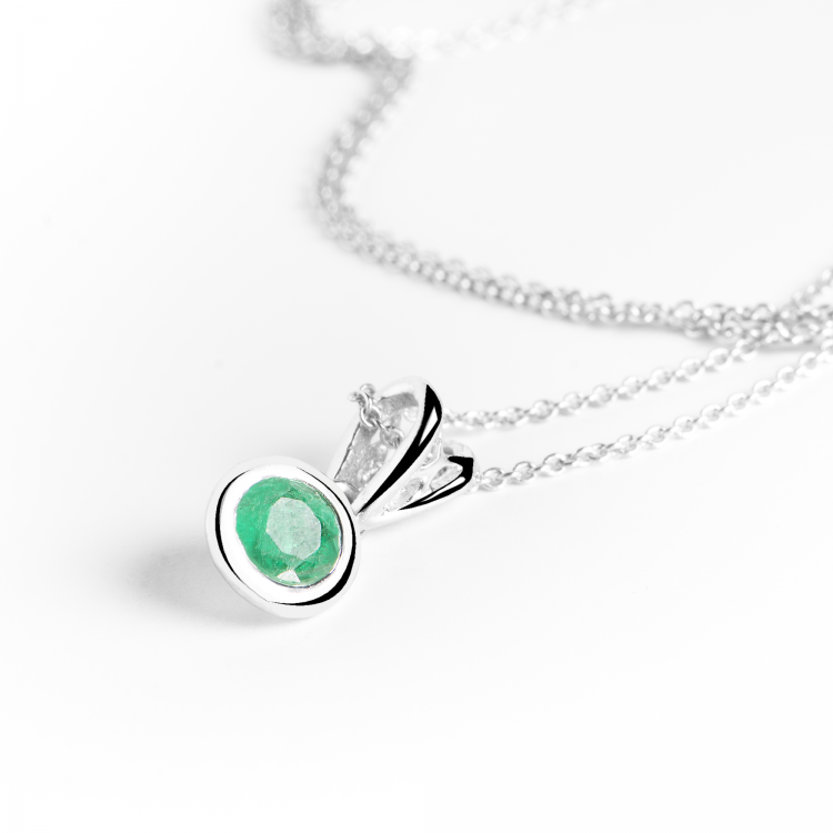 18k White Gold Pendant with Natural Emerald